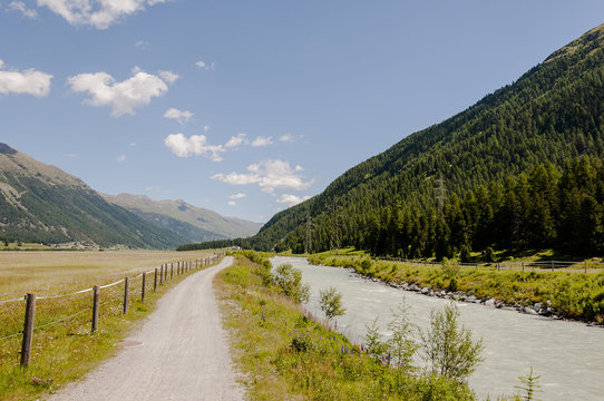 Samedan, Engadin, Oberengadin, Flaz, Fluss, Wanderweg, Alpen, Schweizer Berge, Wanderferien, via Engiadina, Sommer, Schweiz