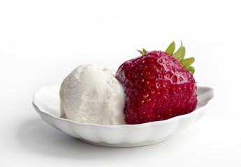 Vase with strawberries.