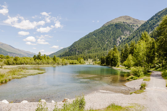 Samedan, Engadin, Oberengadin, Lej da Gravatscha, Bergsee, Flaz, Inn, Hochtal, Wanderweg, Alpen, Graub&uuml;nden, Sommer, Schweiz
