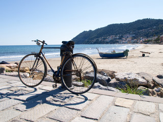 Fototapeta premium Old bicycle leaning against a pole