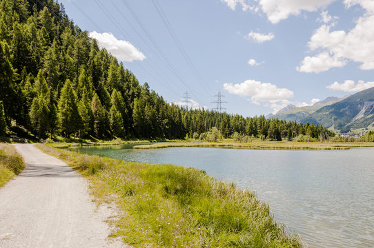 Samedan, Engadin, Oberengadin, Lej da Gravatscha, Bergsee, See, Hochmoor, Flussinsel, Inn, Inntal, Alpen, Graub&uuml;nden, Wanderweg, Sommer, Schweiz