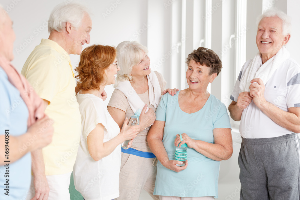 Wall mural happy elders laughing