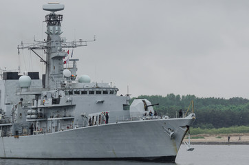 FRIGATE - Deck and armament of the British battleship