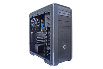 Obraz premium Computer desktop aperto su un lato con vista interna hardware