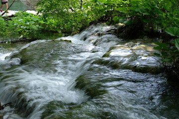 Fototapeta premium Bach Nationalpark Plitvicer Seen