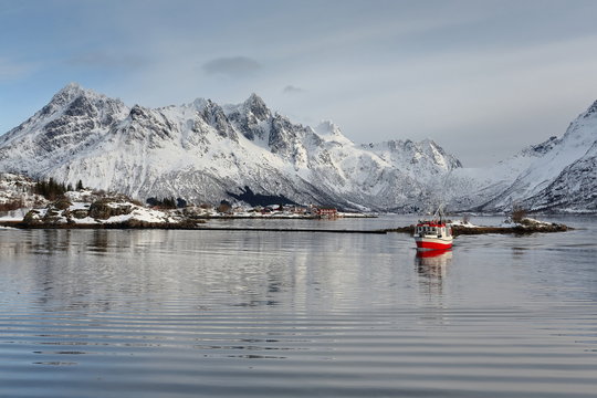 Fishing boat entering Sildpolltjonna bay from the east. Austnesfjorden-Austvagoya-Nordland-Norway. 0167