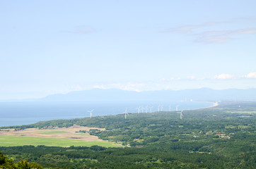 男鹿半島　寒風山からの景色　海岸線と風車（秋田）