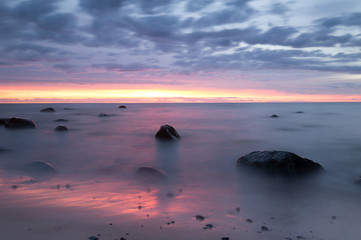 Fototapeta na wymiar Beautiful ocean sunset at the beach of a national park in sweden