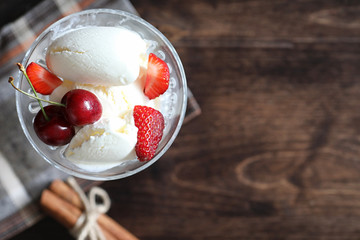 Yoghurt with fresh strawberries and cherries