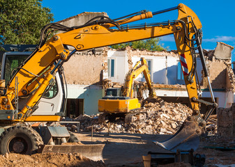 démolition de bâtiments et engins de chantier