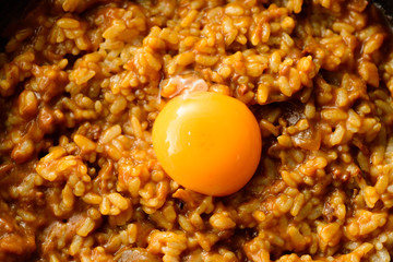 焼いたカレーに黄身