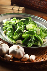 Stir-fried brussels sprouts with garlics
