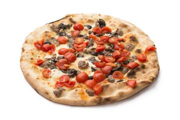 Pizza con salsiccia, funghi, pecorino e pomodoro fresco