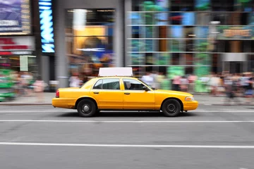 Keuken foto achterwand New York taxi Panning shot van een taxi op Times Square in New York, VS.