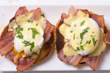 Eggs benedict with bacon