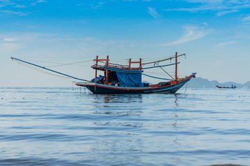 Fototapeta na wymiar fishing boat in the sea in Thailand, south of Thailand