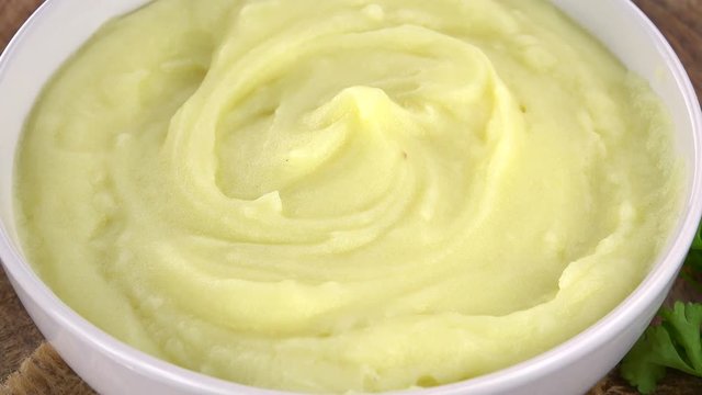 Portion of Mashed Potatoes rotating on a wooden plate (not loopale; 4K)