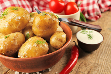 Bowl with boiled potatoes on table, closeup