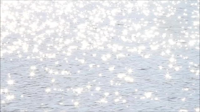 sun rays reflecting on water surface
