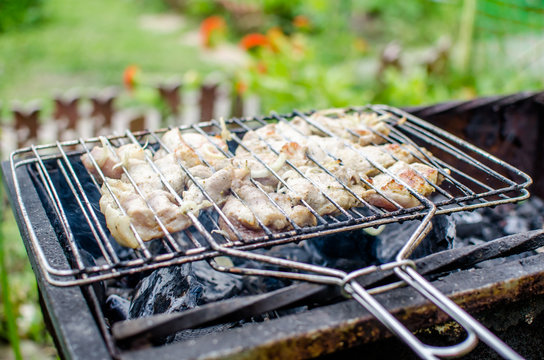 шашлык на решетке