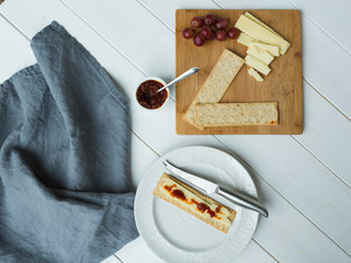 Crackers and cheese with chilli chutney