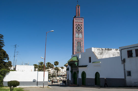 Marocco: la moschea Sidi Bou Abib, costruita nel 1917 a Grand Socco, la grande piazza della medina di Tangeri