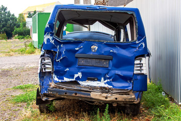 The crash car back view, failed van.