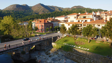 Fototapeta na wymiar Pueblo Cangas de Onis, Asturias