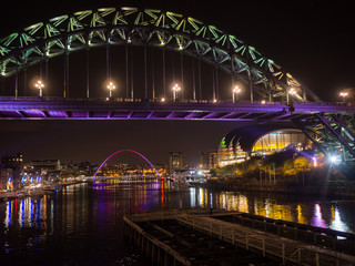 Obraz premium Newcastle Bridges and Sage Gateshead Night River Scene