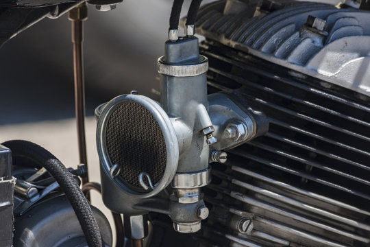 Old motor and its carburetor
