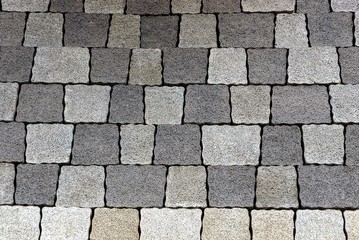 текстура из фрагмента серой квадратной тротуарной плитки на дороге 