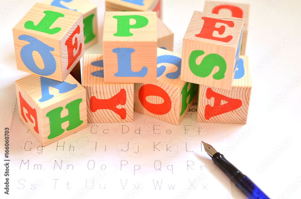 Fototapete selective focus of english letters with pen isolate on white background for study english concept. c