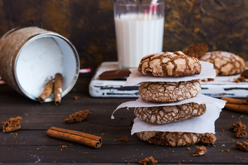 Biscuits with cracks