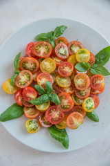 Tomaten Salat mit Basilikum