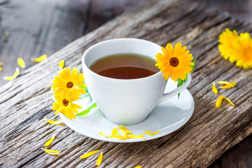 Tee - Ringelblume - Ringelblumentee - Blüten - Kräuter - Naturheilkunde - Calendula officinalis