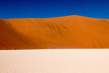 Fototapeta na wymiar Beautiful desert landscape around Sossusvlei, Namibia, Africa