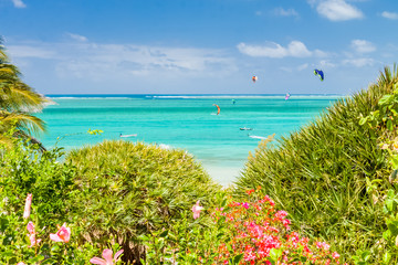 voiles sur le lagon de Mourouk, île Rodrigues, Maurice 