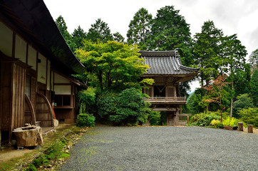 Fototapeta na wymiar 日本の寺の風景