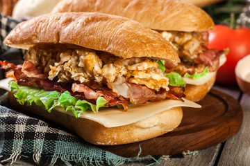 Ciabatta sandwich with smoked bacon and eggs