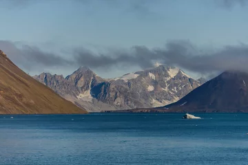 Fototapeten Arctica Arktische Landschaft  © Alexey Seafarer