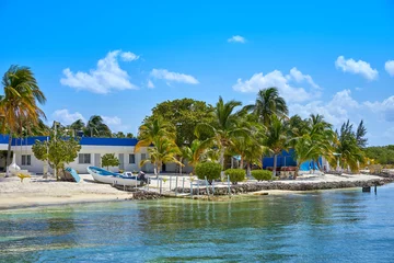 Fototapeten Ruhige Bucht mit Fischerboot auf der Karibikinsel / Sehr ruhige Bucht mit Schildkrötenfarm auf der sogenannten Insel &quot Isla Mujeres&quot  in Cancun Mexiko © marako85