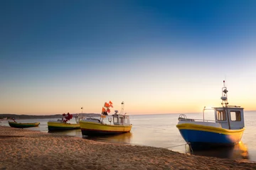 Photo sur Plexiglas La Baltique, Sopot, Pologne  Sun just rises over colorful fishing cutters on sandy beach. Baltic sea, Pomerania. Poland.