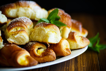 homemade cakes with cream cheese