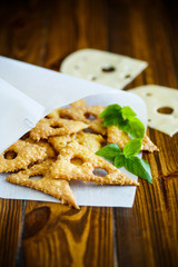 Home cheese crackers in the form of cheese