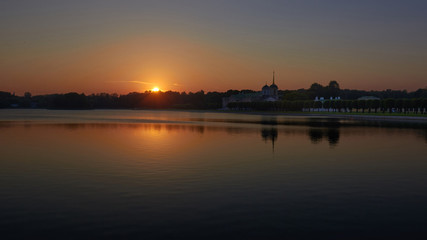 Fototapeta na wymiar Kuskovo Estate at sunset