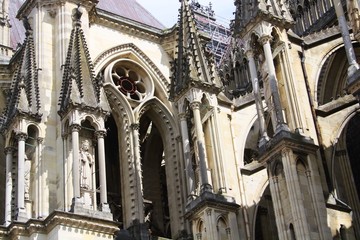 Details et statues de la cathedrale de Reims en France