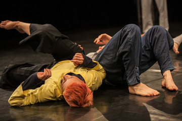 Obraz premium dancers improvise on jam