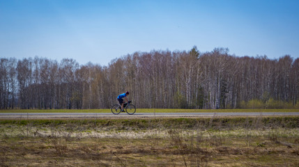 Cyclists athletes go to spring field