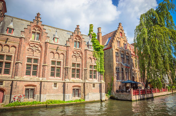 Naklejka premium Beautiful canal and traditional houses in the old town of Bruges (Brugge), Belgium