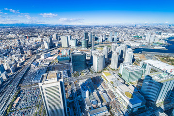 横浜　青空と都市風景